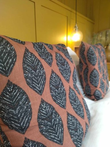 Boutis de lit et coussins assortis